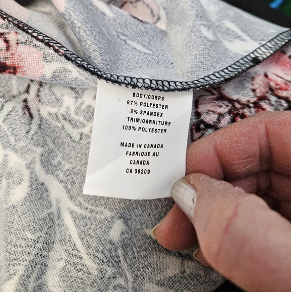 Rich floral, Cleo brand top. - Picture 7 of 8